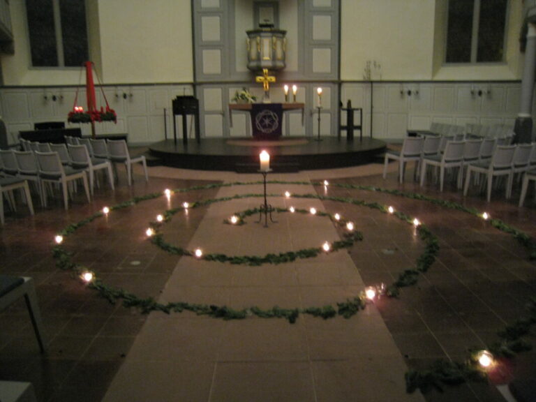 Adventsspirale in der Kirche